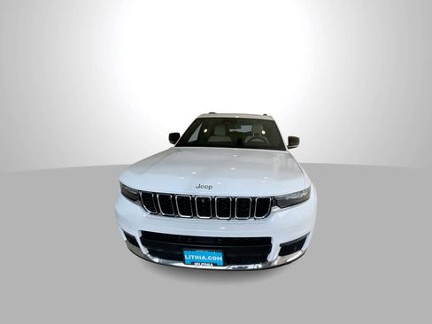 Used 2023 Jeep Grand Cherokee L Limited w/ Luxury Tech Group II image 3