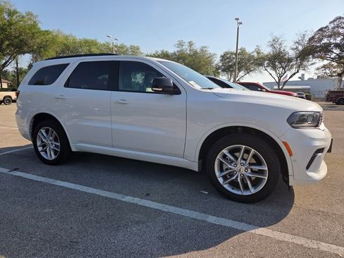 Used 2025 Dodge Durango GT AWD/4WD image 3