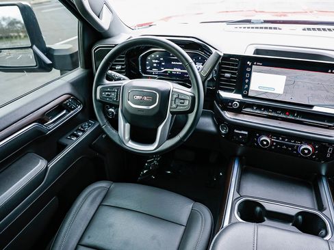 Used 2024 GMC Sierra 2500 SLT w/ SLT Premium Package image 15