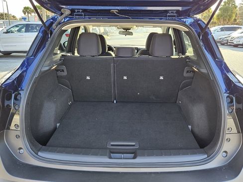 Used 2025 Nissan Kicks SV image 6