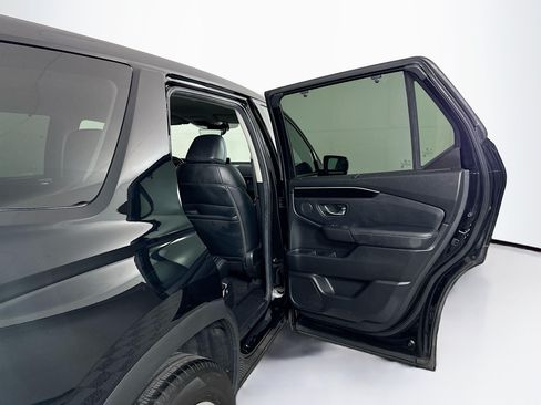 Used 2025 Honda Pilot EX-L image 31