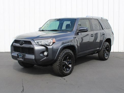Used 2016 Toyota 4Runner SR5 AWD/4WD image 7