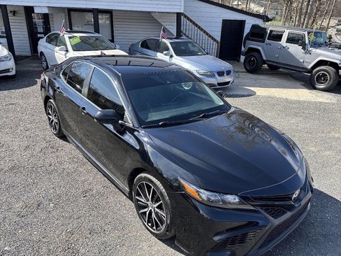 Used 2021 Toyota Camry SE image 36