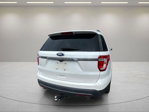 Used 2017 Ford Explorer XLT w/ Equipment Group 202A FWD image 14