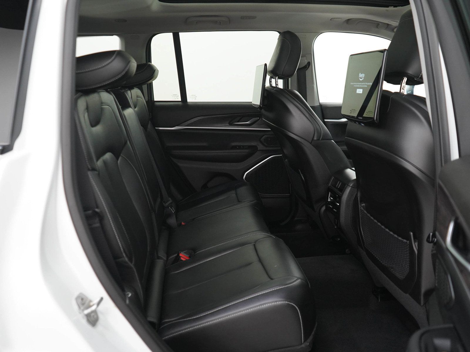 Used 2023 Jeep Grand Cherokee 4WD 4xe w/ Luxury Tech Group II image 12