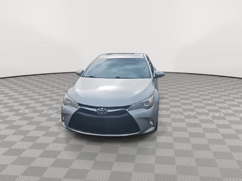 Used 2015 Toyota Camry SE image 3