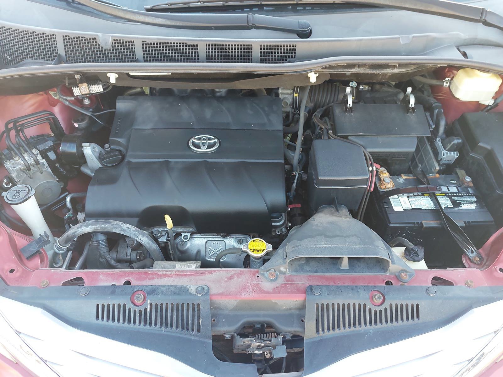 Used 2016 Toyota Sienna XLE Premium FWD image 32