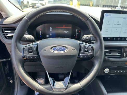 Used 2025 Ford Escape SE FWD image 18