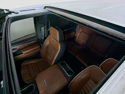 Used 2024 GMC Sierra 3500 Denali Ultimate image 16