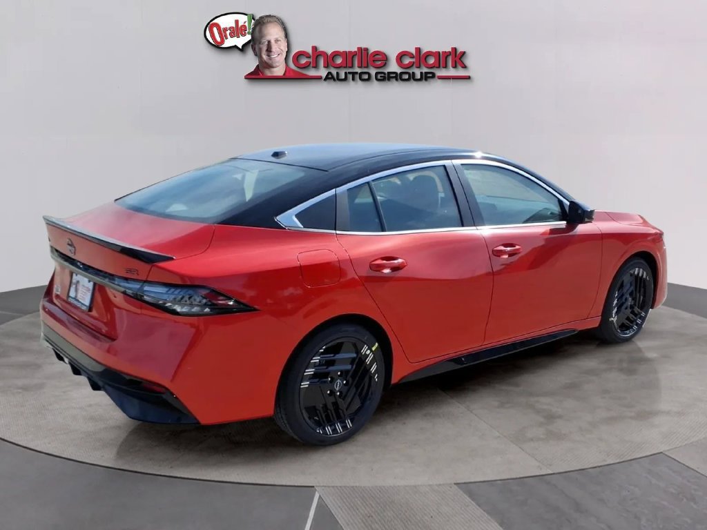 New 2026 Nissan Sentra SR w/ Floor Mat Package FWD image 5