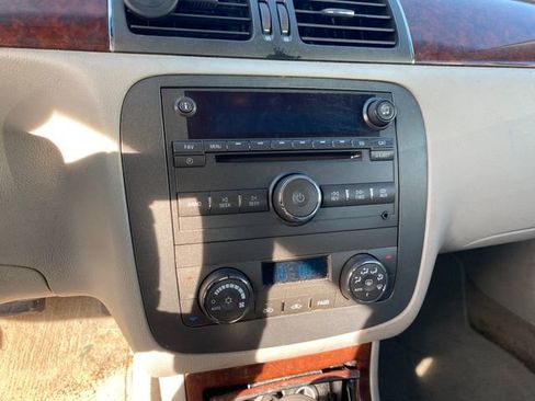 Used 2009 Buick Lucerne CXL image 7