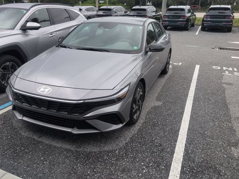 Used 2025 Hyundai Elantra Sport FWD image 1