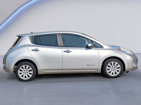 Used 2015 Nissan Leaf S w/ Charge Package FWD image 4