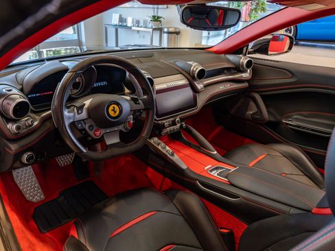 Used 2017 Ferrari GTC4Lusso AWD/4WD image 9