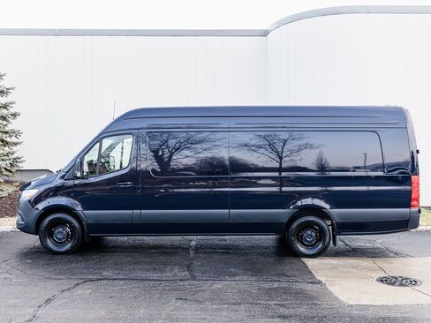 Used 2025 Mercedes-Benz Sprinter 2500 image 4