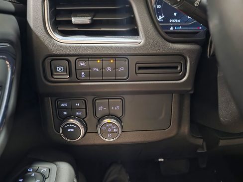 Certified 2022 GMC Yukon XL SLE w/ Gmc Pro Safety Plus Package AWD/4WD image 29