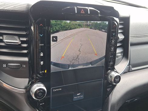 Used 2023 RAM 1500 Laramie AWD/4WD image 15