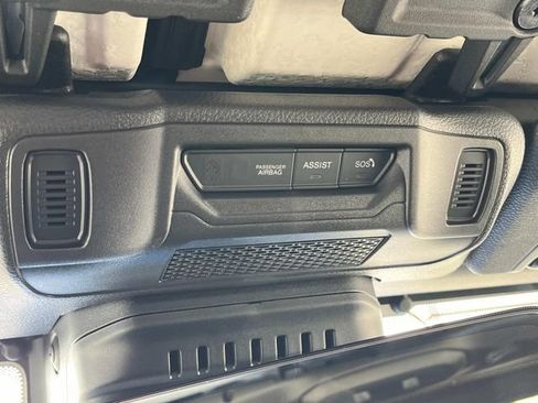 Used 2025 Jeep Gladiator Sport AWD/4WD image 22
