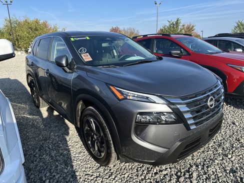 Used 2024 Nissan Rogue SV image 42