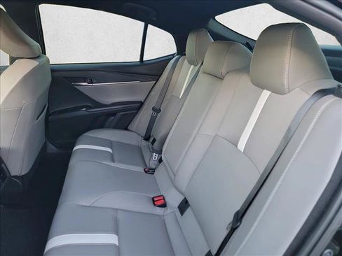 Used 2025 Toyota Camry SE w/ Convenience Package image 11