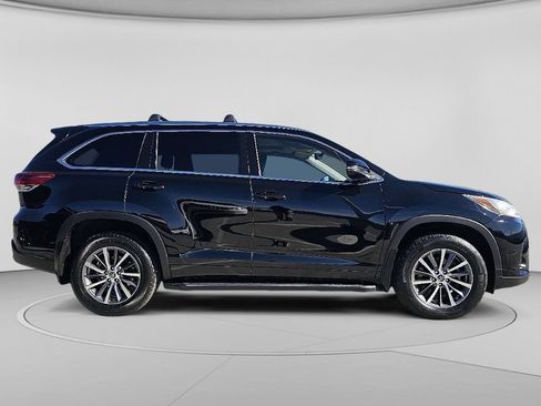 Used 2017 Toyota Highlander XLE FWD image 9