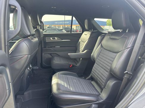 Used 2025 Ford Explorer ST-Line AWD/4WD image 7