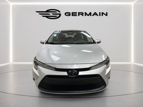 Used 2023 Toyota Corolla LE image 3