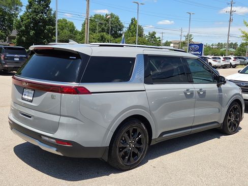 Used 2024 Kia Carnival SX Prestige FWD image 3