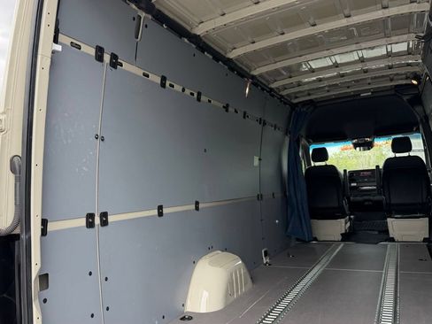 Used 2024 Mercedes-Benz Sprinter 2500 image 15