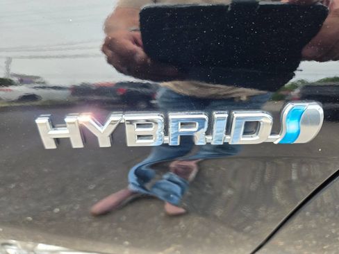 Used 2011 Toyota Camry Hybrid w/ Upgrade Pkg FWD image 12