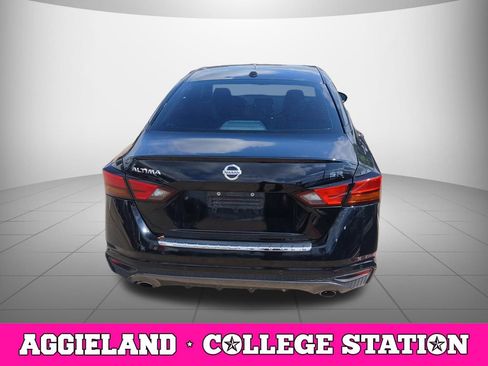 Used 2021 Nissan Altima 2.5 SR w/ SR Premium Package FWD image 3