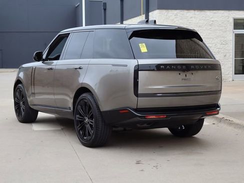 Used 2023 Land Rover Range Rover SE AWD/4WD image 3