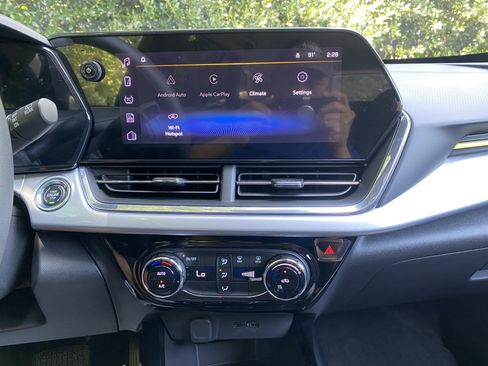 Used 2026 Chevrolet Trax LT FWD image 24
