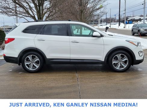 Used 2016 Hyundai Santa Fe SE w/ Cargo Package image 2