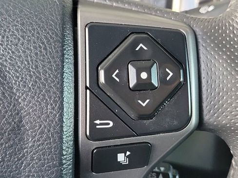 Used 2017 Toyota Tacoma SR5 image 9