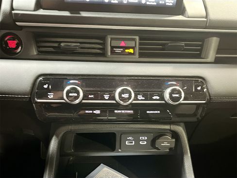 Used 2025 Honda Pilot EX-L image 15