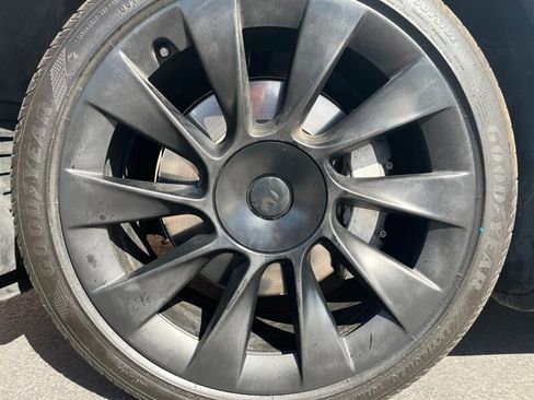 Used 2022 Tesla Model Y Long Range AWD/4WD image 34