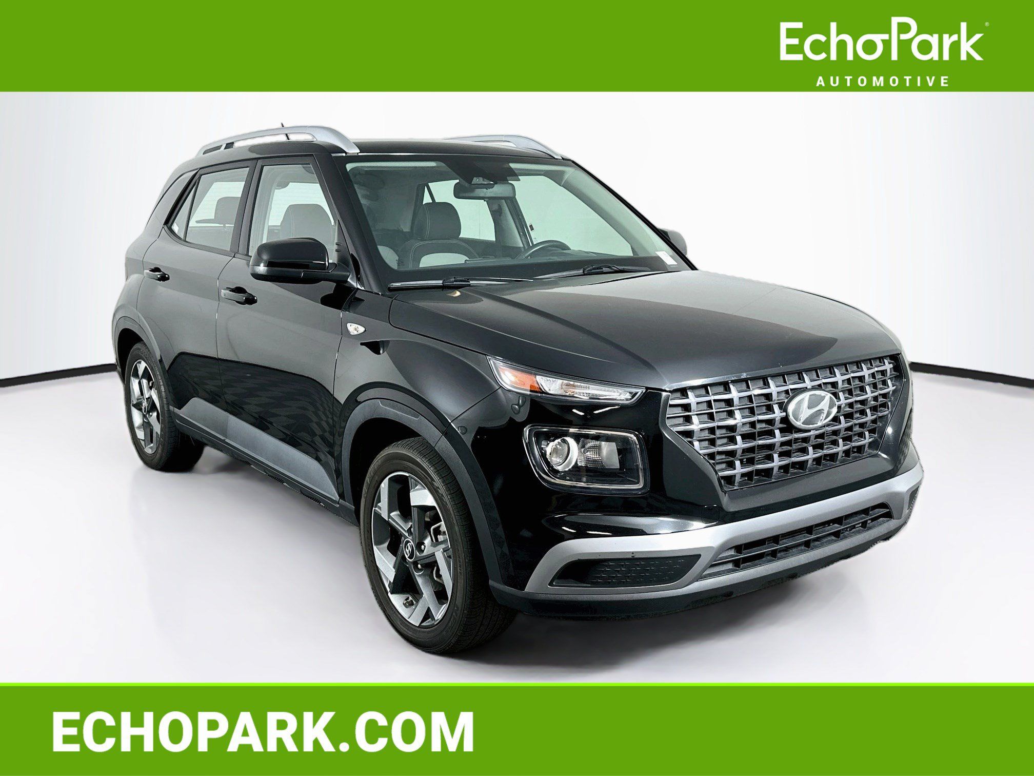 Used 2025 Hyundai Venue SEL FWD image 1