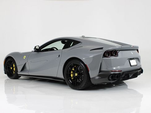Used 2019 Ferrari 812 Superfast RWD image 6