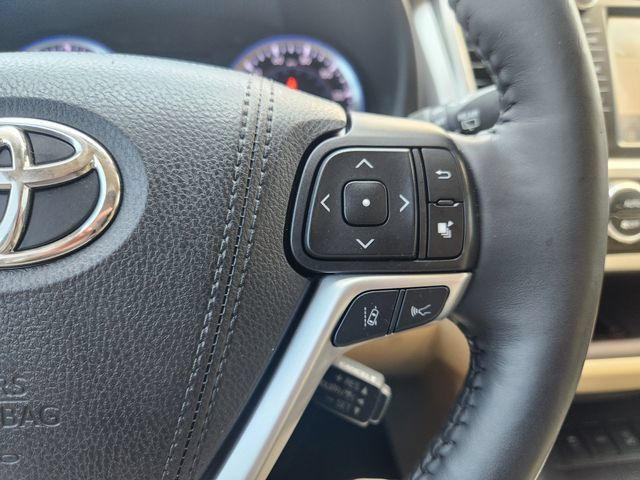 Used 2019 Toyota Highlander Limited Platinum AWD/4WD image 32