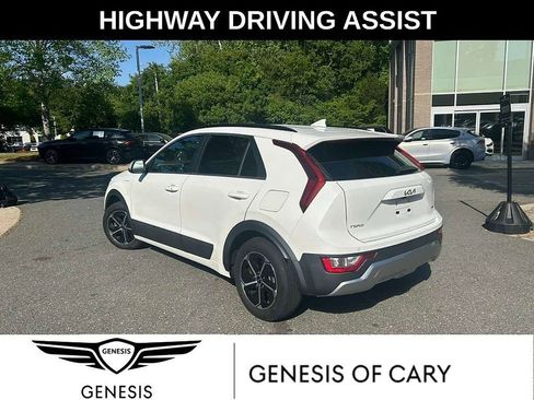 Used 2024 Kia Niro EX FWD image 4