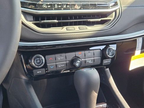 New 2026 Jeep Compass Latitude image 25