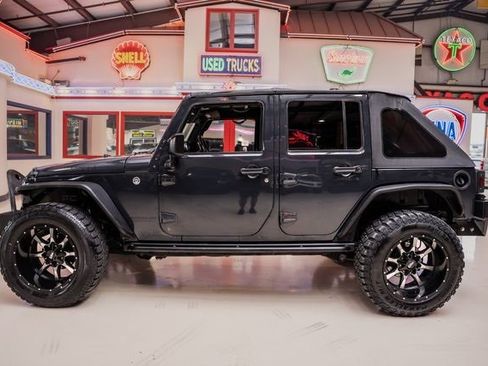 Used 2017 Jeep Wrangler Unlimited Sport image 9