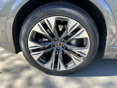 Used 2025 Audi Q8 Premium Plus image 13