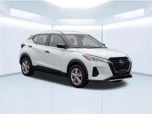 Used 2024 Nissan Kicks S FWD image 9