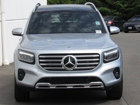 Used 2025 Mercedes-Benz GLB 250 4MATIC image 3
