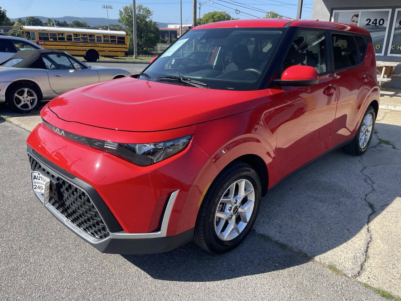 Used 2025 Kia Soul LX w/ LX Technology Package FWD image 7