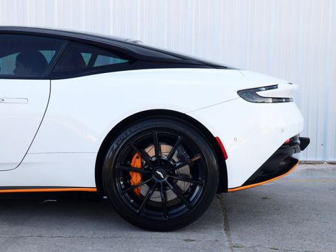 Used 2022 Aston Martin DB11 Coupe image 58