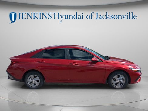 New 2025 Hyundai Elantra SE w/ Cargo Package FWD image 3