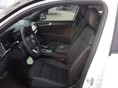 New 2026 Volkswagen Atlas Cross Sport SEL R-Line image 11